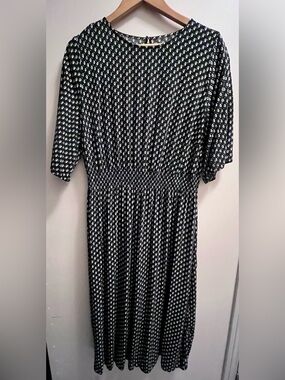 H&M Black and White Printed Midi Dress • XL
